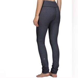 Lululemon Skinny Will‎ Pant – Cross Stitch Pattern
Women’s Size 4 • Black/White